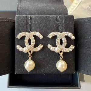 SOLD! Chanel CC drop earrings